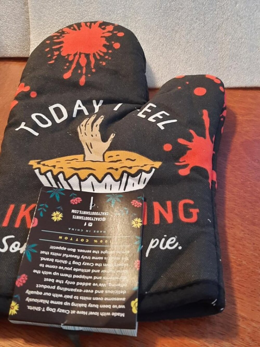 NEW TAG ! 2 Pcs Today I Feel Like Baking Somebody Into A Pie Oven Mitt